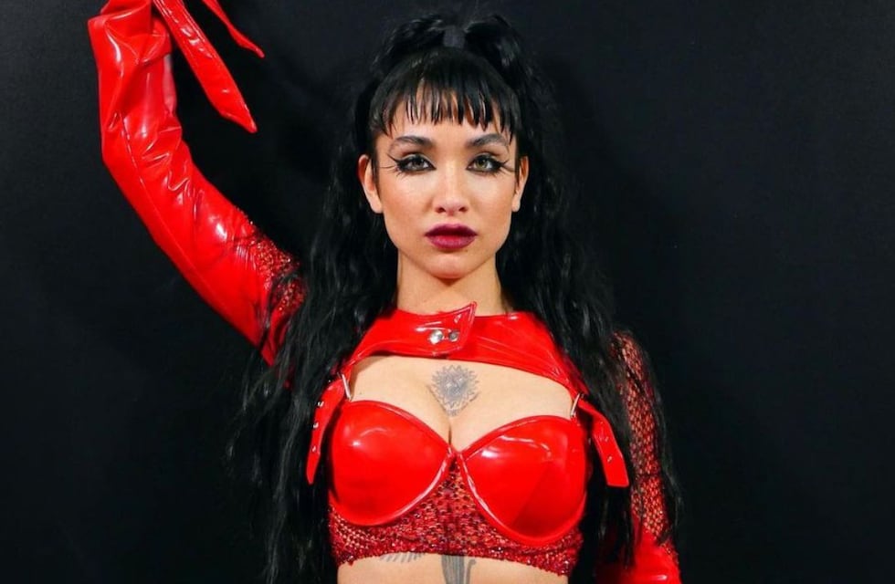 Top diminuto y total white: el look con el que María Becerra arrasa en Instagram