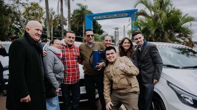 Entregan 11 nuevos vehículos en el marco del programa provincial “Ahora Taxi” en Puerto Iguazú.