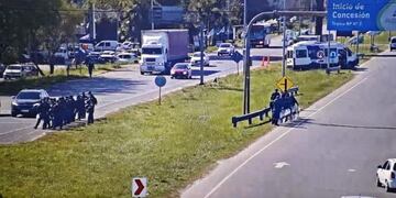 Aseguran que el corte que se realiza en el acceso a Mar del Plata representa una violación del Código Penal y de la Constitución Nacional.