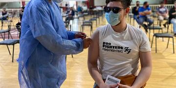 La inmunización para adolescentes inició la semana pasada y continúa durante estos días, la vacuna que reciben es la Moderna.