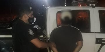 La víctima relató que tras violar la prohibición de acercamiento, el violento amenazó con golpearla.