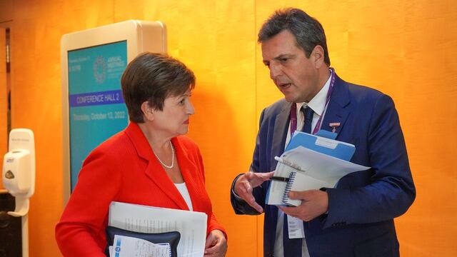 Sergio Massa junto a Kristalina Georgieva, la titular del Fondo Monetario.