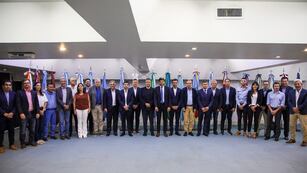 Polémica por coparticipación del impuesto PAIS empantana las negociaciones por la Ley Ómnibus con gobernadores. Foto: Corresponsalía