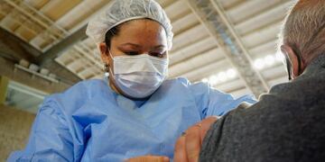 Personal de Salud de la Municipalidad de Las Heras vacunará en el domicilio a las personas imposibilitadas de trasladarse a los centros de vacunación. Gentileza MLH