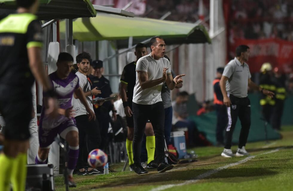 Lucas Bovaglio y el Instituto que no gana: la “meseta” del equipo y “buscar otras opciones”