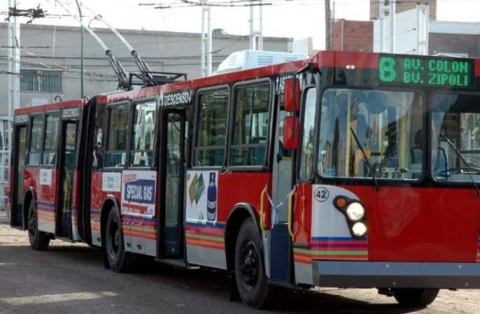 Asambleas en trolebuses paralizan la línea B