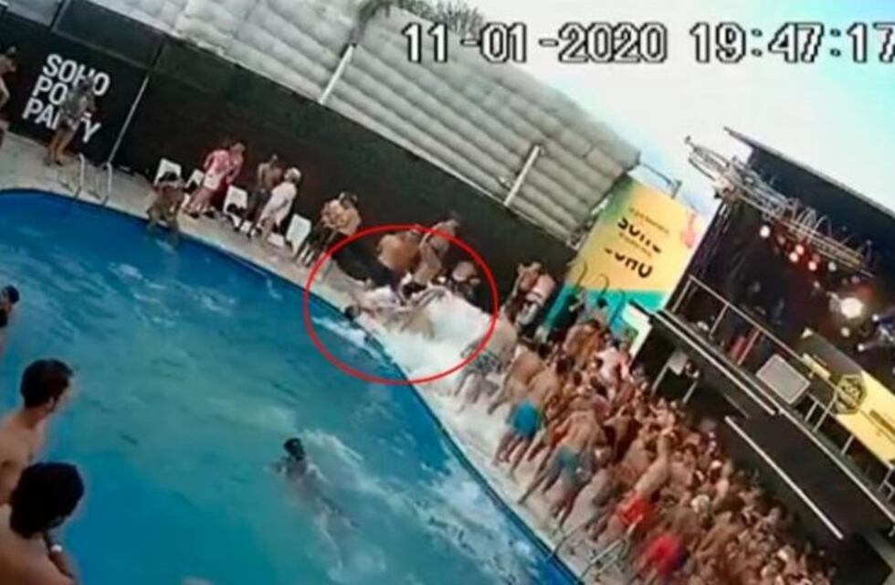 Carlos Paz: el momento en el que el joven impactó su cabeza en el fondo de la pileta