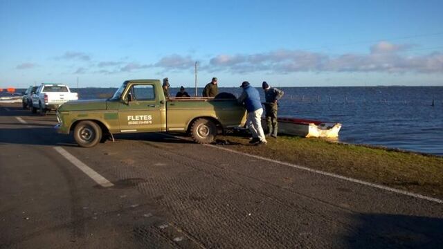 La familia se salvó tras acceder al sector que lleva meses cortado para el tránsito por la crecida\u002E