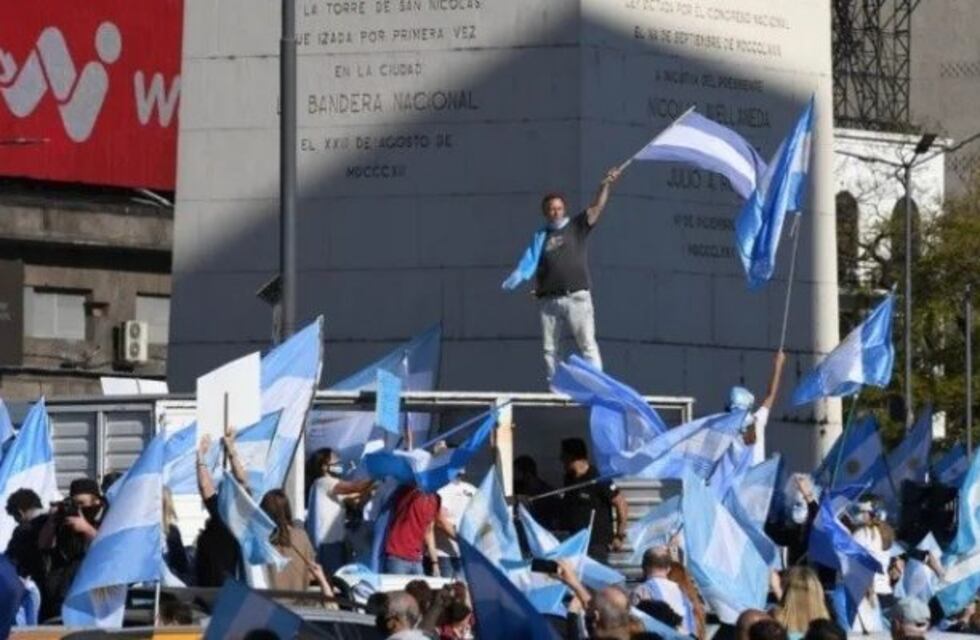 En fotos: así fue el banderazo contra el Gobierno en el Obelisco