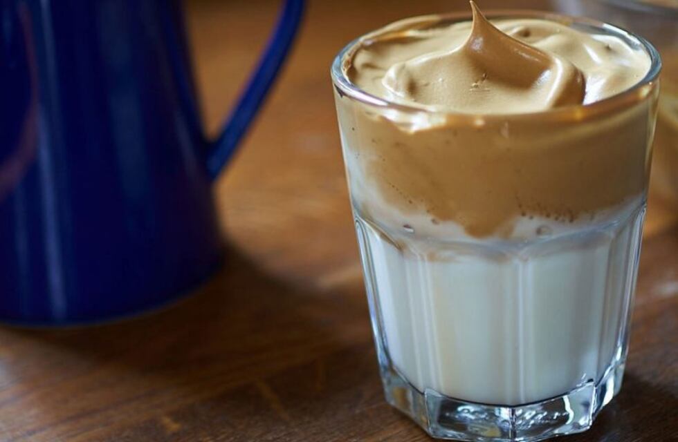 Qué es y cómo preparar el Café Dalgona, la infusión que es furor en TikTok