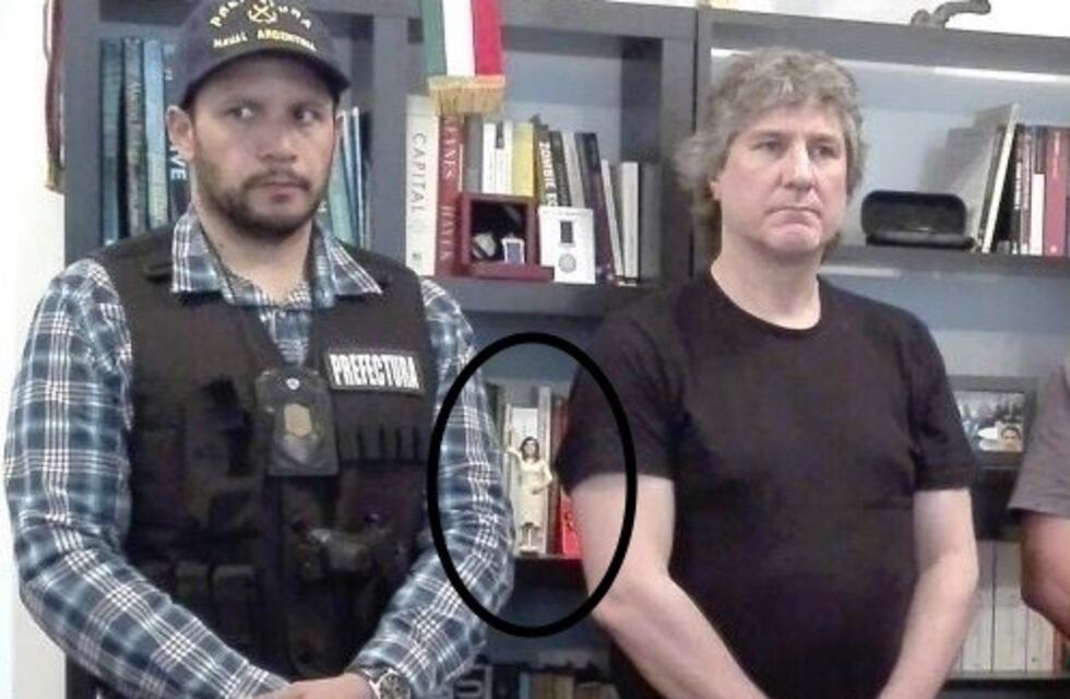 Boudou tenía una mini estatua de Cristina Kirchner en su biblioteca