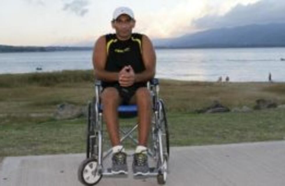 El nadador parapléjico en el Canal Beagle: crucé con fe en Dios