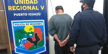 El violento opuso resistencia ante los uniformados pero finalmente fue apresado\u002E