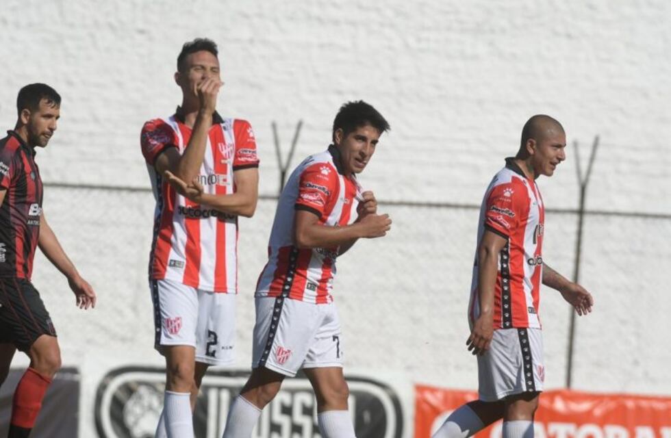 Hijo e' tigre: la mamá de Facu Agüero festejó y filmó el gol en la tribuna de Defensores