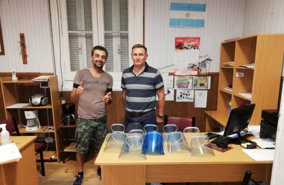 En Casilda policías ya usan las máscaras hechas por vecinos para prevenir el coronavirus