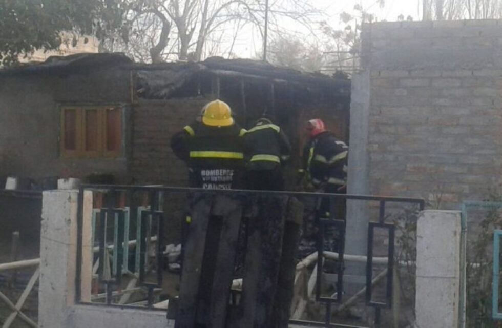 Una familia sanjuanina quedó en la calle luego de que se incendiara su vivienda