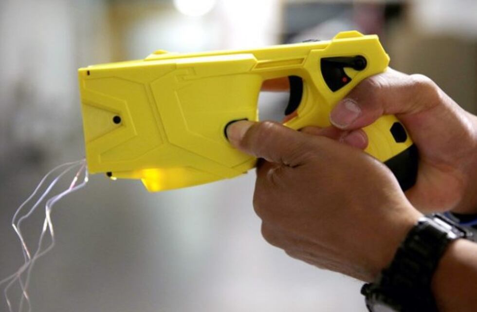 La Provincia compró pistolas Taser para el Grupo Halcón