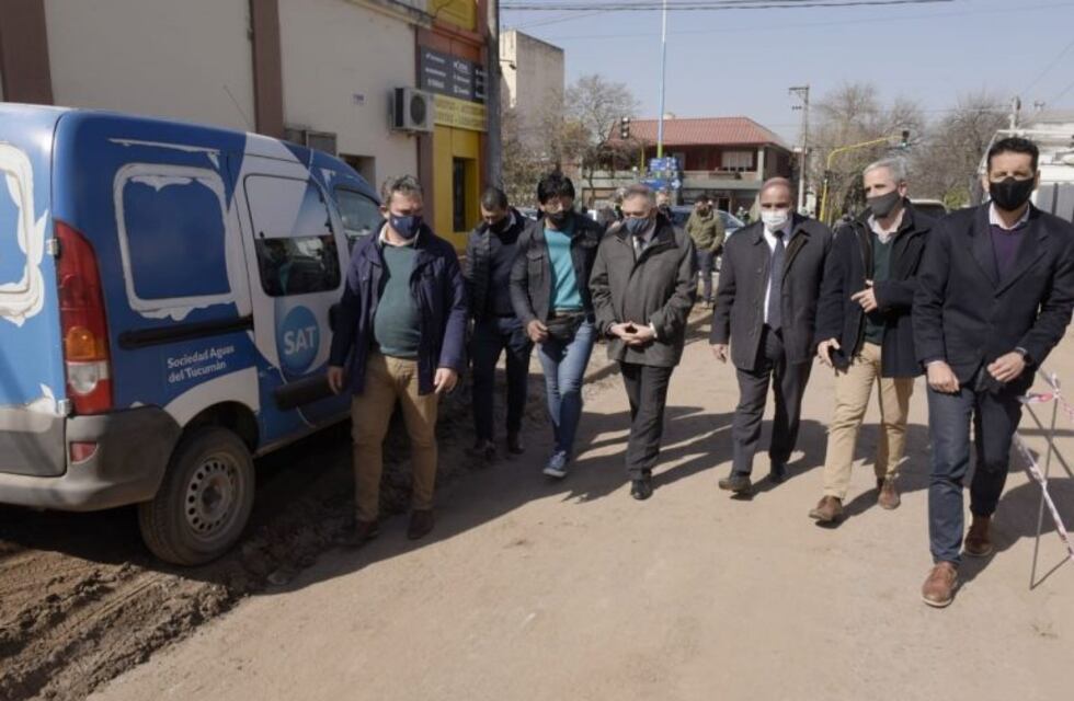 Manzur y Jaldo supervisaron la nueva red cloacal en el Barrio El Bosque