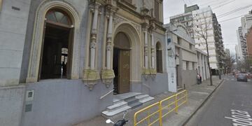 La convocatoria para abrazar el colegio La Salle está previsto para las 19 de este lunes\u002E (Google Street View)