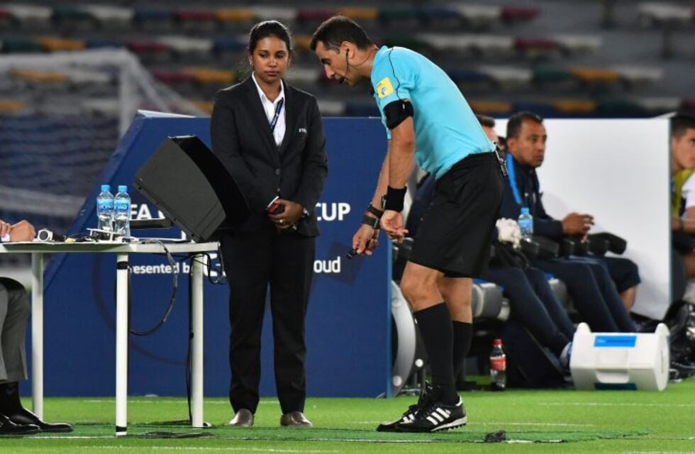 La FIFA pretende usar el VAR en el Mundial de Rusia