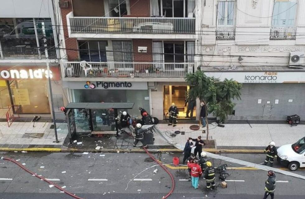 Explosión en un comercio de Villa Crespo: dos bomberos muertos y seis heridos