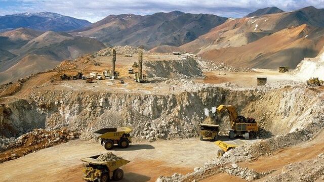 La empresa admitiu00f3 que hubo una rotura en una cau00f1eru00eda que transportaba soluciu00f3n de oro y plata dentro de la zona del Valle de Lixiviaciu00f3n.