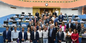 Es ley paras la curricula de educación la  «Causa de las Islas Malvinas, Geórgias del Sur, Sándwich del Sur y los espacios marítimos circundantes»