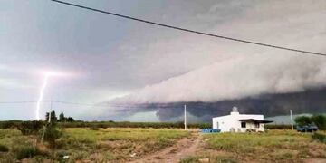 Intensa tormenta en el oeste pampeano (Graciela Antimán)