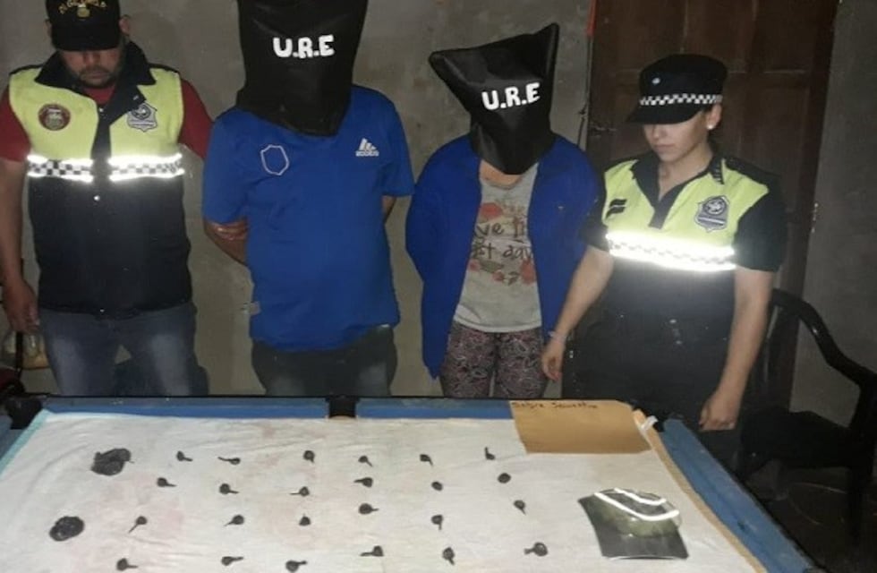 Efectivos policiales de la Banda del Río Salí detienen a dos sujetos y secuestran drogas, motopartes y dinero
