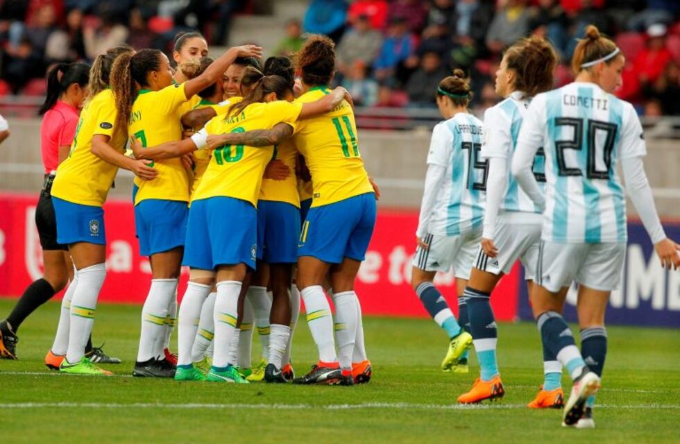 Argentina cayó 3-0 ante Brasil, pero mantiene las chances de ir al Mundial Francia 2019