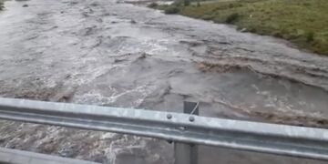 Sorpresiva creciente del Río San Clemente en Calamuchita tras las lluvias\u002E