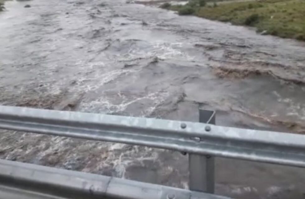 Impresionante creciente del río San Clemente en Calamuchita tras las lluvias