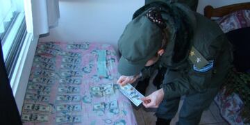 Durante los allanamientos en casas de cambio ilegal encontraron drogas y elementos de corte, además de divisas extranjeras\u002E