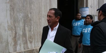 DYN20, BUENOS AIRES, 05/09/2012, OMAR MATURANO LLEGA A LA REUNION DEL COMITE CENTRAL CONFEDERAL, ANTIMOYANISTA\u002E FOTO:DYN/EZEQUIEL PONTORIERO\u002E  buenos aires omar maturano reunion del comite central confederal de la CGT sindicalistas gremialistas