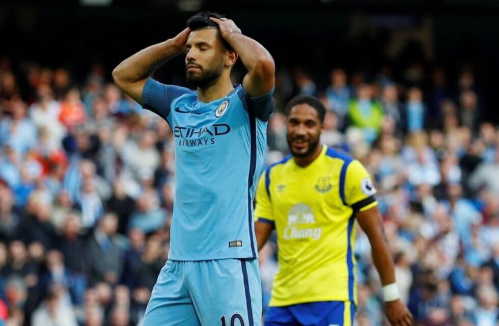 Agüero volvió a fallar un penal y el Manchester City empató con el Everton
