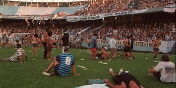 El día que la gente de Racing fue a la cancha sin que su equipo pueda jugar.