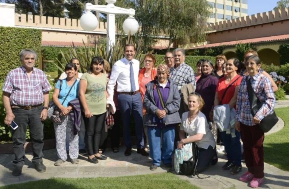 Omar Gutiérrez recibió la visita de 22 jubilados en Casa de Gobierno
