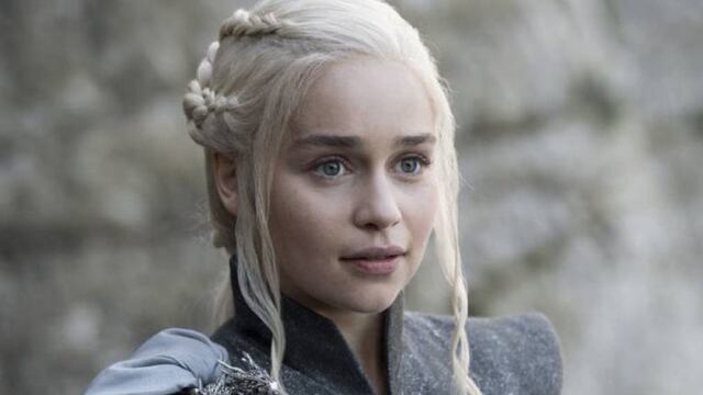 Emilia Clarke, conocida como "Daenerys", ya no estaría porque la serie transcurre casi un siglo antes.