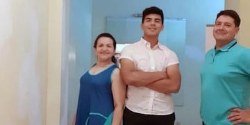Fernando Báez Sosa junto a sus padres (Web)