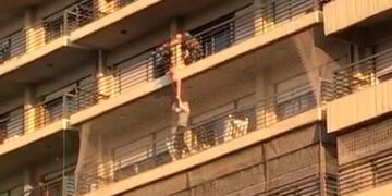 El video del rescate del niño en Pellegrini al 1300 se hizo viral este domingo\u002E (Captura de pantalla)
