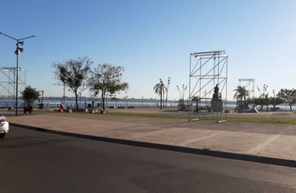 El escenario del Presidente se armó en la plazoleta del Papa San Juan Pablo II