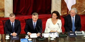 Argentina's President Mauricio Macri (2nd L) gestures during the opening session of the 137th legislative term next to head of the lower house of Congress Emilio Monzo (L), Argentina's Vice President Gabriela Michetti, and provisional president of the Argentine Senate Federico Pinedo in Buenos Aires, Argentina\u002E March 1, 2019\u002E REUTERS/Agustin Marcarian ciudad de buenos aires mauricio macri presidente de la nacion discurso inauguracion sesiones ordinarias en el congreso de la nacion inauguracion sesiones ordinarias