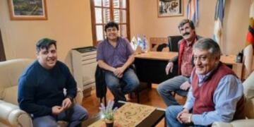 Reunión formal en el edificio Municipalidad