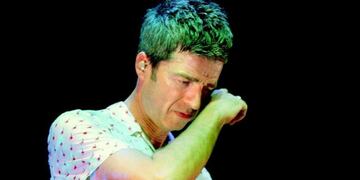 Gallagher se emocionó durante su recital en el arena de Manchester\u002E