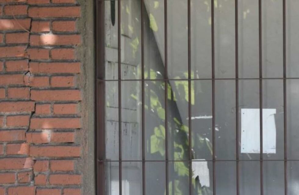 Caos en pleno centro de Mendoza por un edificio con peligro de derrumbe