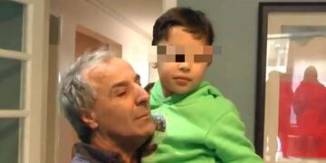 Mario Lastra junto a su hijo menor