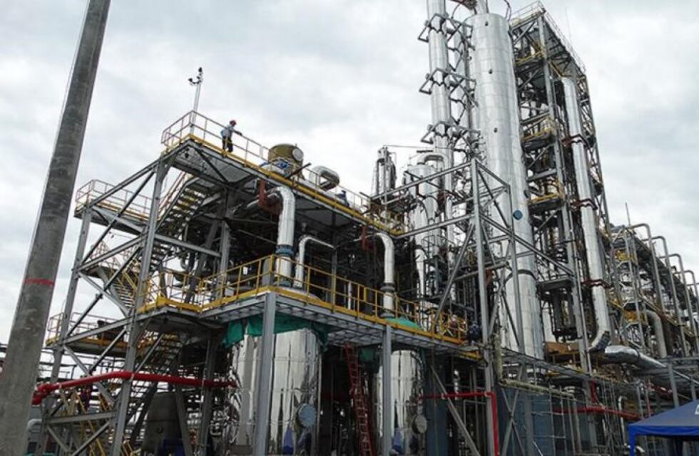 Analizan instalar una destilería de combustibles en Chubut