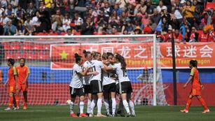 Germany's defender Giulia Gwinn (C) celebrates with teammates after socring a gola   during the France 2019 Women's World Cup Group B football match between Germany and China, on June 8, 2019, at the Roazhon Park stadium in Rennes, western France\u002E (Photo by LOIC VENANCE / AFP)
