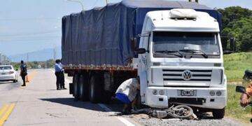 Un joven salvó su vida de milagro tras ser embestido por un camión (Foto: El Ancasti)