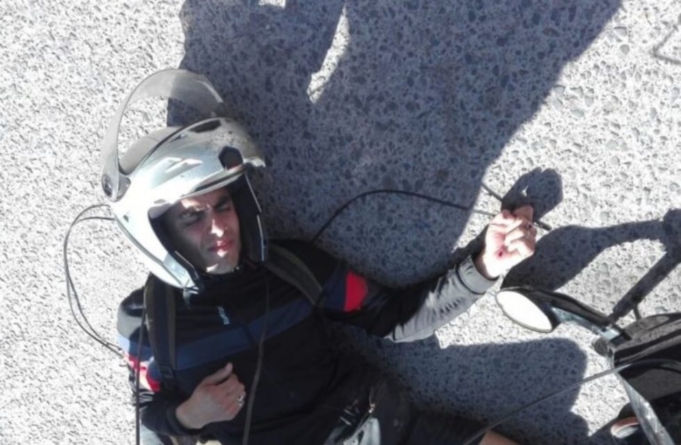 Un motociclista casi muere decapitado por un cable en Las Heras